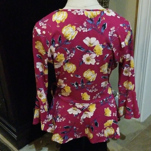 Gorgeous Wrap top - Picture 3 of 5